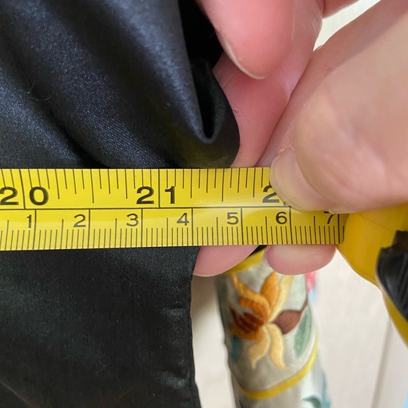 Vintage 1960s Bai Hua Hand-Embrioidered Chinese Silk Jacket Size Medium - Picture 11 of 16